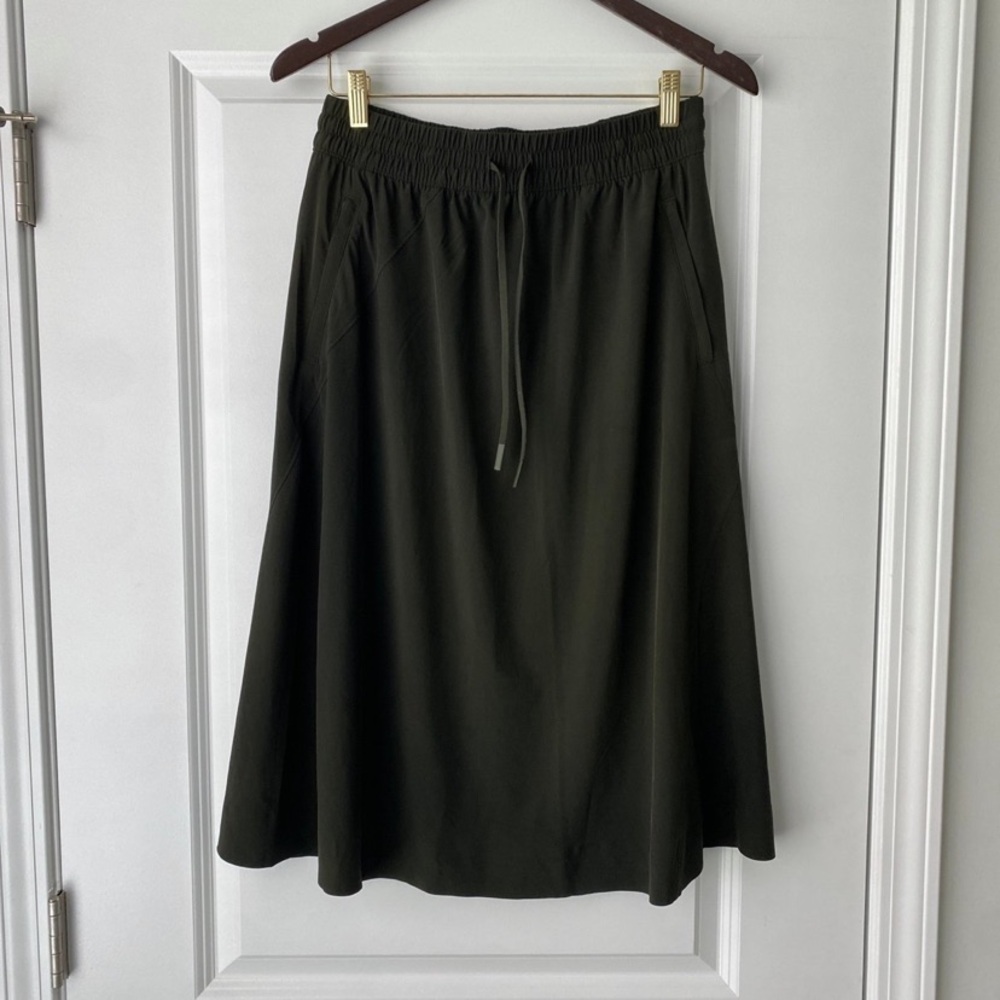 SOLD Athleta Arrival Skirt
